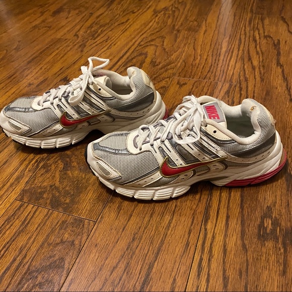 Red & gray Nike sneakers - Picture 1 of 5